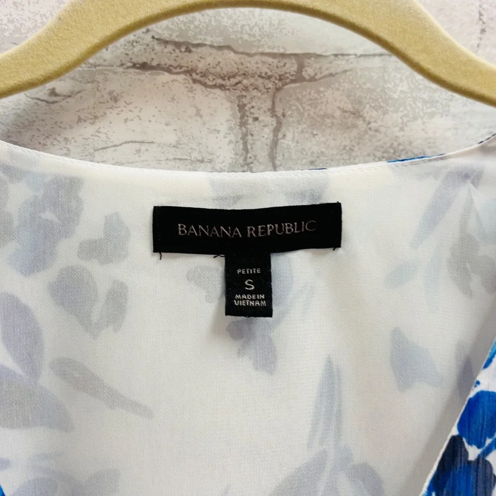 Banana Republic Blue White Floral Wrap Top Petite S Puff Sleeve Smocked V-Neck